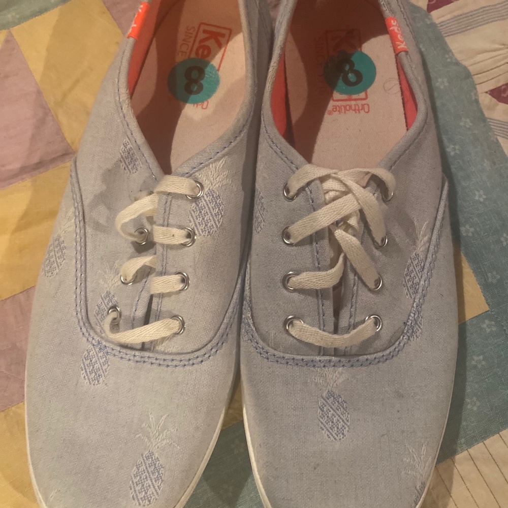 Shoes - Picture 4 of 6